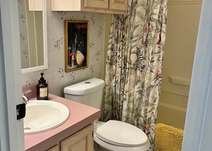Soothing 2-bedroom House In *